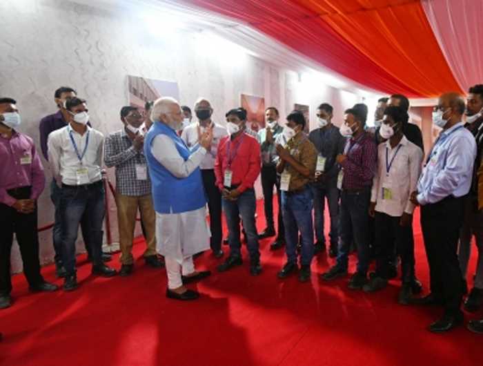 नए संसद भवन के निर्माण कार्य में लगे श्रमजीवी के आइडिये से गदगद हो बोले प्रधानमंत्री मोदी - देश के हर गरीब को ऐसा लगना चाहिए